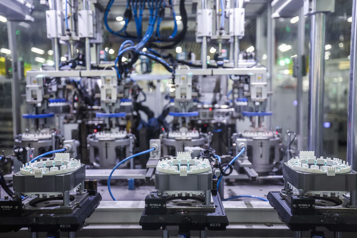 讓民營(yíng)企業(yè)在廣闊前景中大顯身手——新興能源技術(shù)研發(fā)為民營(yíng)企業(yè)注入新動(dòng)能