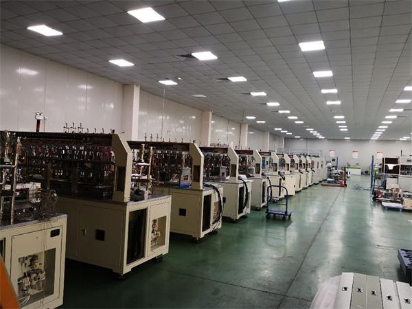 龍雨熱彎機 以驚人研發速度與成就重塑電子設備制造格局